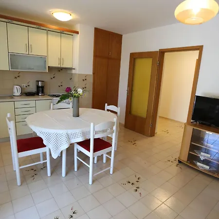 Daire Ruzica Mit Terrasse By Interhome Punat